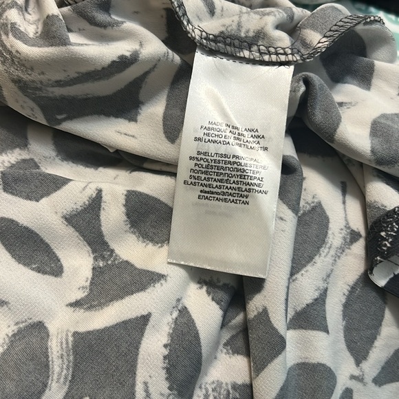 Ralph Lauren Black and White V-Neck Bodycon Dress size 6. - Picture 6 of 7